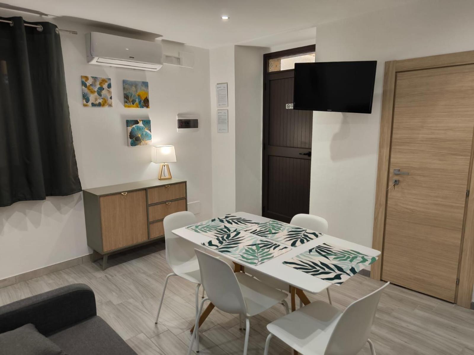 Studio Apartments Salvo 7 阿格里真托 外观 照片